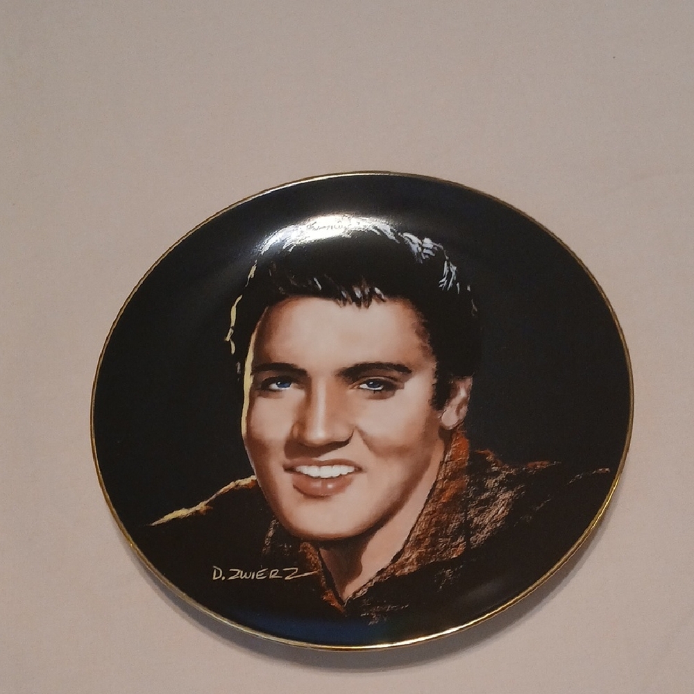 Elvis Presley  Protraits of the King. Decorative Plate with Portrait.